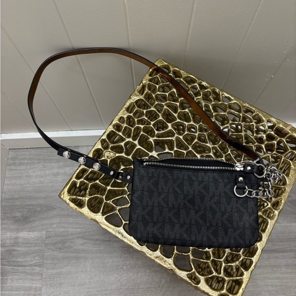 💟Michael Kors Black Textured Crossbody Bag